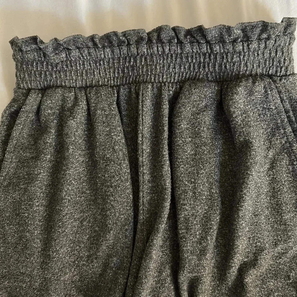 Colsie gray shorts size XS elastic waist - Picture 3 of 7